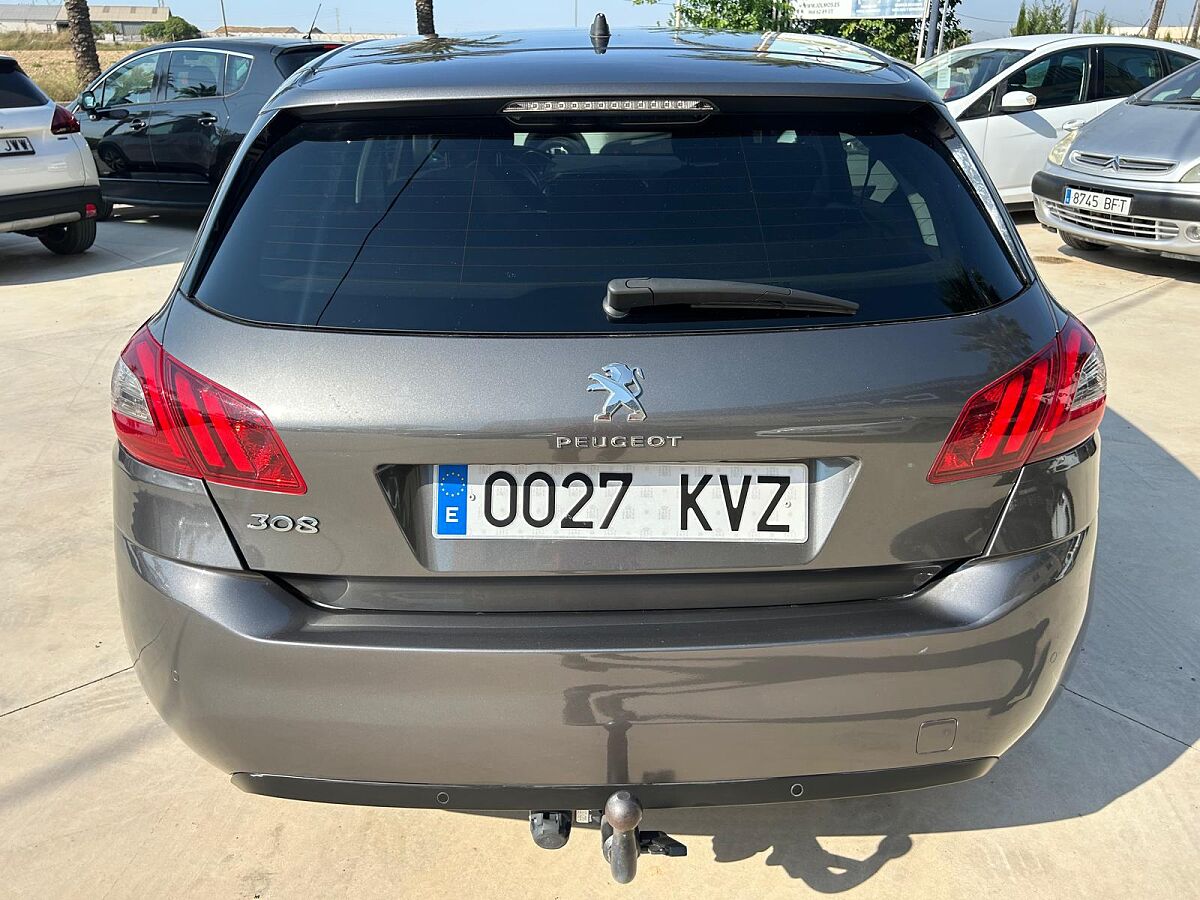 PEUGEOT 308 STYLE 1.2 E-THP AUTO SPANISH LHD IN SPAIN 64000 MILES SUPERB 2019